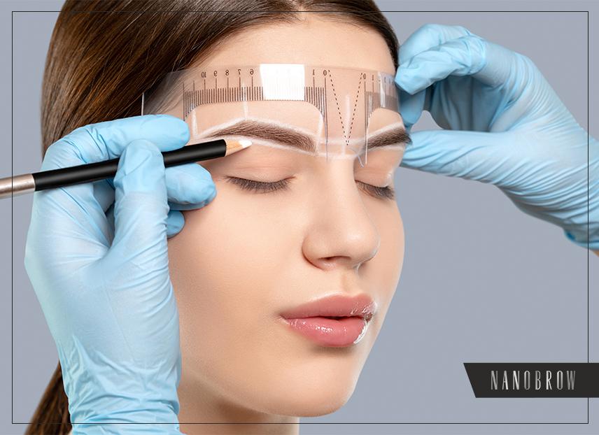 Kobieta poddawana mapowaniu brwi